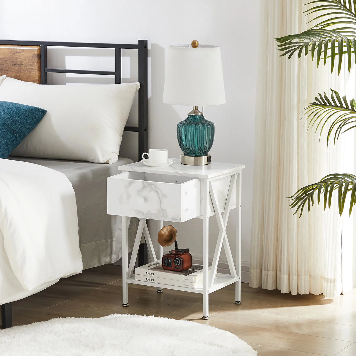 3-Piece Bedroom Set with Queen Size Bed Frame and Nightstands S606670