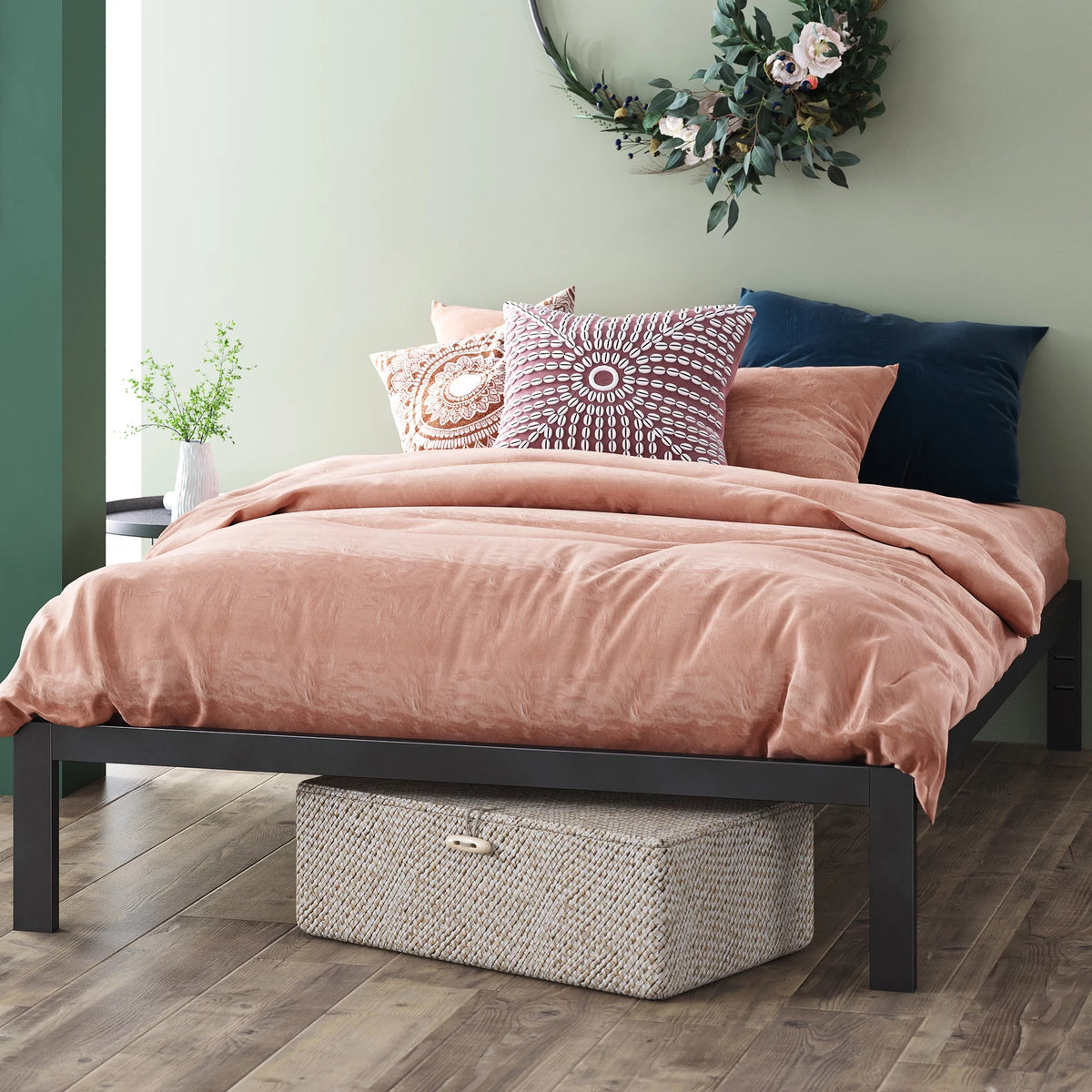 14" Black Metal Platform Bed Frame, Queen M8243