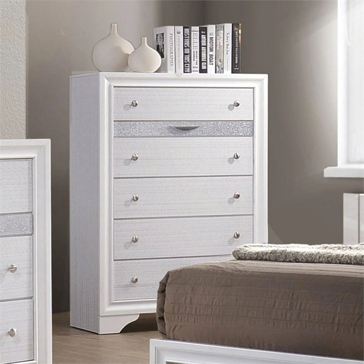 Contemporary Solid Wood 5-Drawer Chest in White Q46135